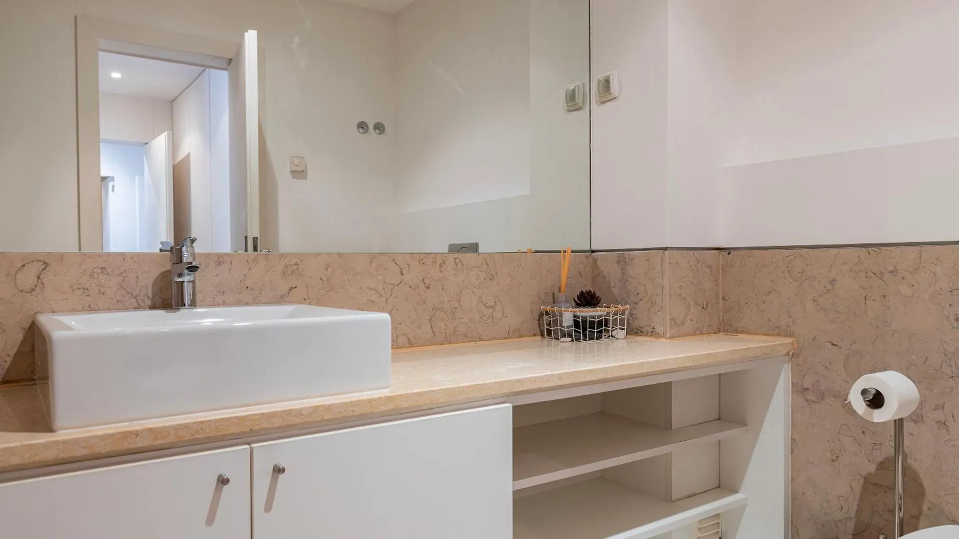 Classy 3Bdr Property By Lovelystay Lisbon