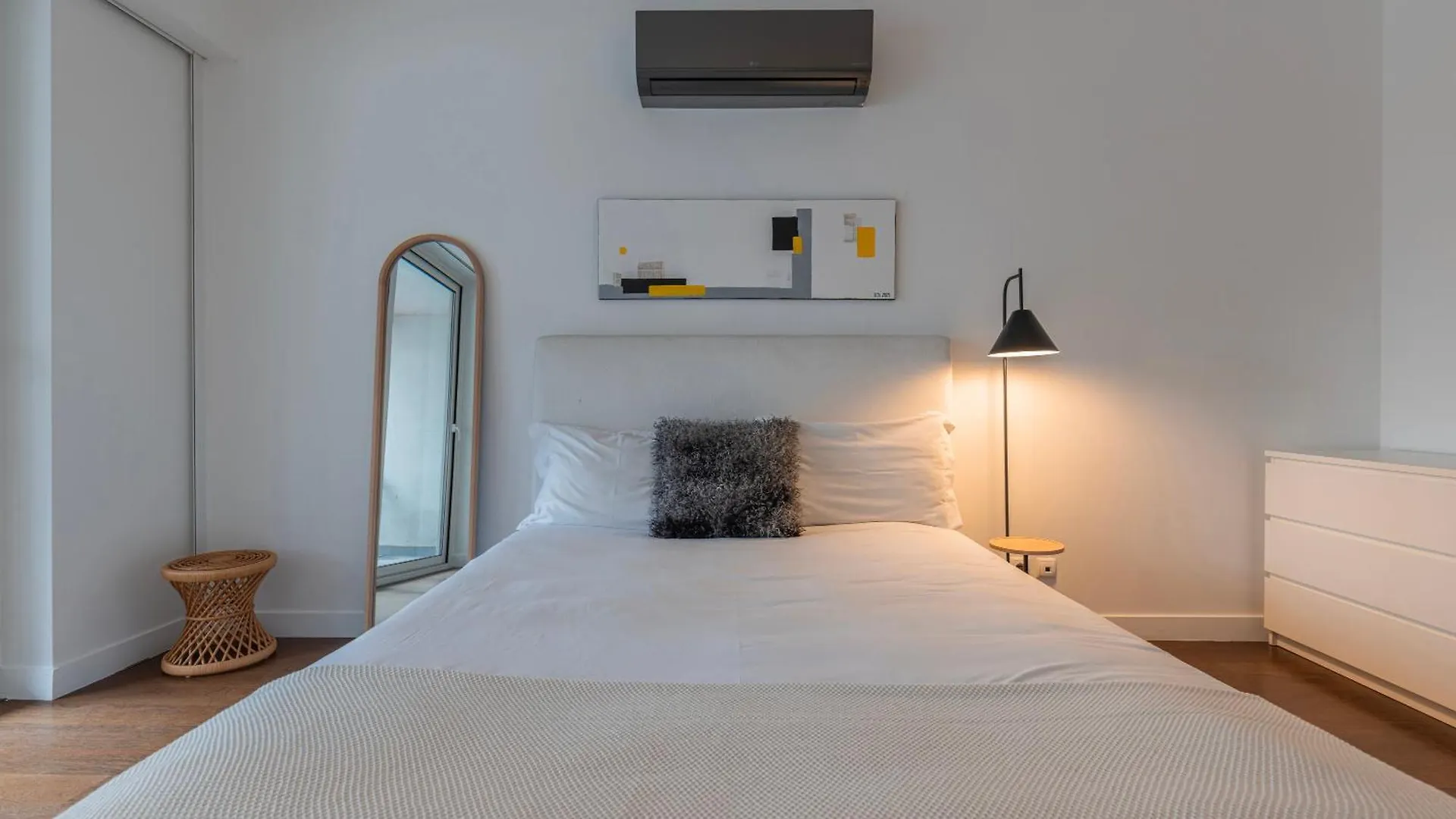 Classy 3Bdr Property By Lovelystay Lisbon Apartment